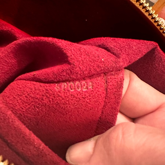 Authentic Louis Vuitton bag 💕 - Picture 6 of 16